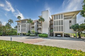 Exterior - Peaceful Bayfront Escape in Captiva Island Village- Stunning water views (Captiva)