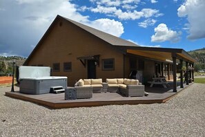 Terrace/patio - Trout Hunter Cabin- South Fork (South Fork)