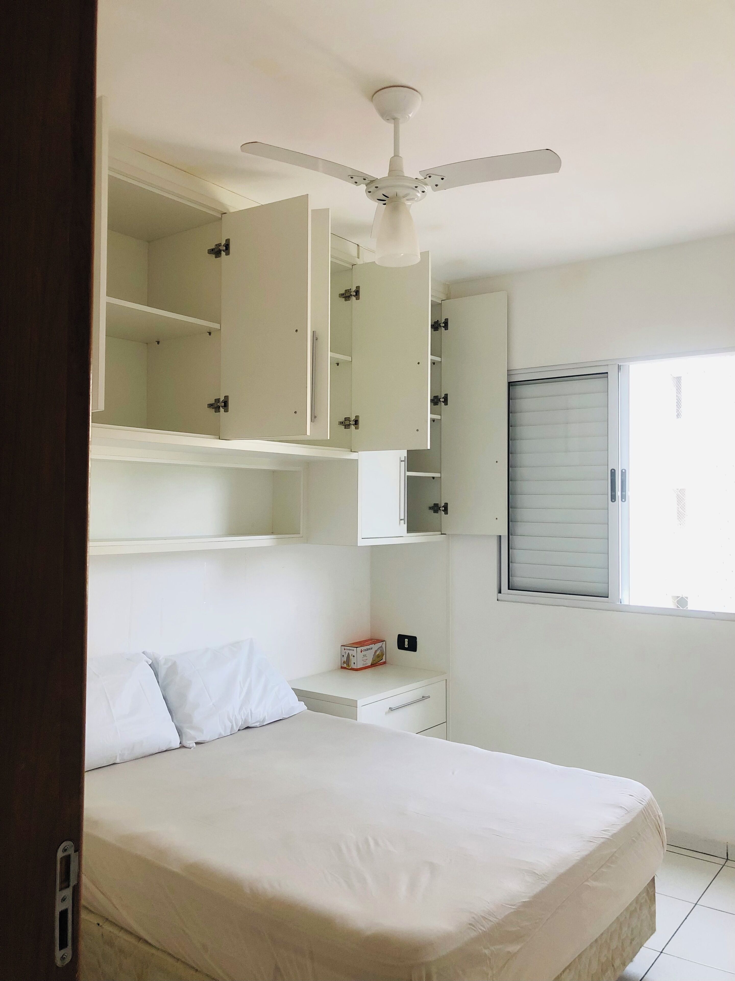 Fer et planche à repasser, draps fournis