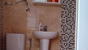 A bathroom with a toilet, sink, and shower. - Classic Studio Apartment with Sea View and Terrace (Sutomore)