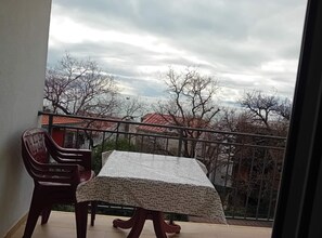 Outdoor dining - Classic Studio Apartment with Sea View and Terrace (Sutomore)