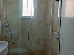 Shower - Classic Double Room with Mountain View, Loggia and Shared Bathroom (Sutomore)