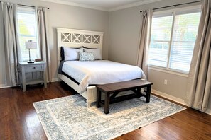 4 bedrooms, iron/ironing board, WiFi, bed sheets - Modern 4BR/2BA Family Retreat Home in Bainbridge (Bainbridge)