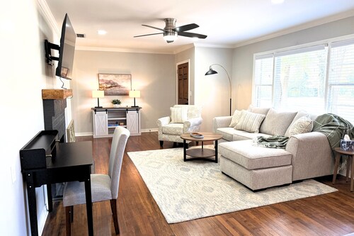 Modern 4BR/2BA Family Retreat Home in Bainbridge