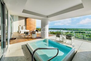 Unclassified image, 2 of 31, button