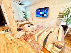 Smart TV - The Modern Farmhouse - 6 bedroom 4 bath - Atlanta Beltline (Atlanta)