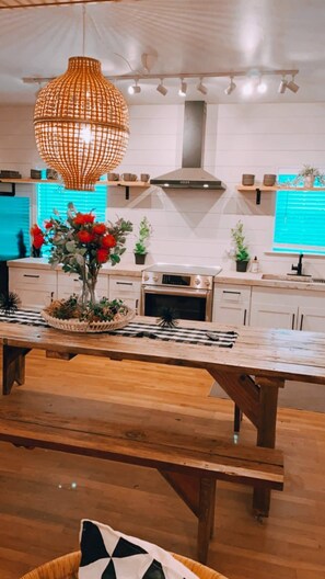 Interior - The Modern Farmhouse - 6 bedroom 4 bath - Atlanta Beltline (Atlanta)