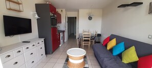 TV - Apartment T2, 31m2, garden level, heated pools (Talmont-Saint-Hilaire)