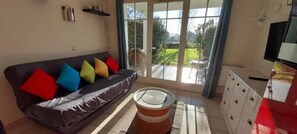 TV - Apartment T2, 31m2, garden level, heated pools (Talmont-Saint-Hilaire)