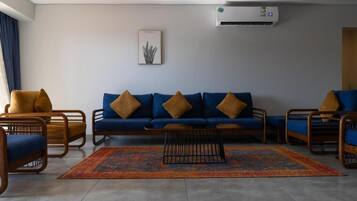 Familiesuite - balkon - bjergudsigt | Opholdsområde