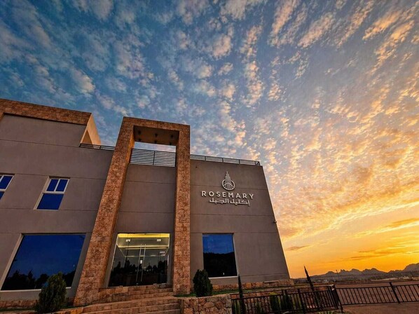 Vista frontal de la propiedad