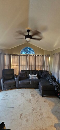 Cozy 1-bedroom located in a campground in enchanting Lake Havasu City with AC