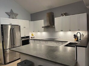 Microwave, oven, stovetop, dishwasher - Gorgeous 3-bedroom home in charming Central Lonsdale (North Vancouver)