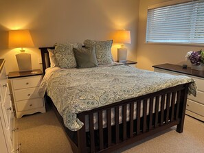 3 bedrooms, iron/ironing board, Internet, bed sheets - Gorgeous 3-bedroom home in charming Central Lonsdale (North Vancouver)