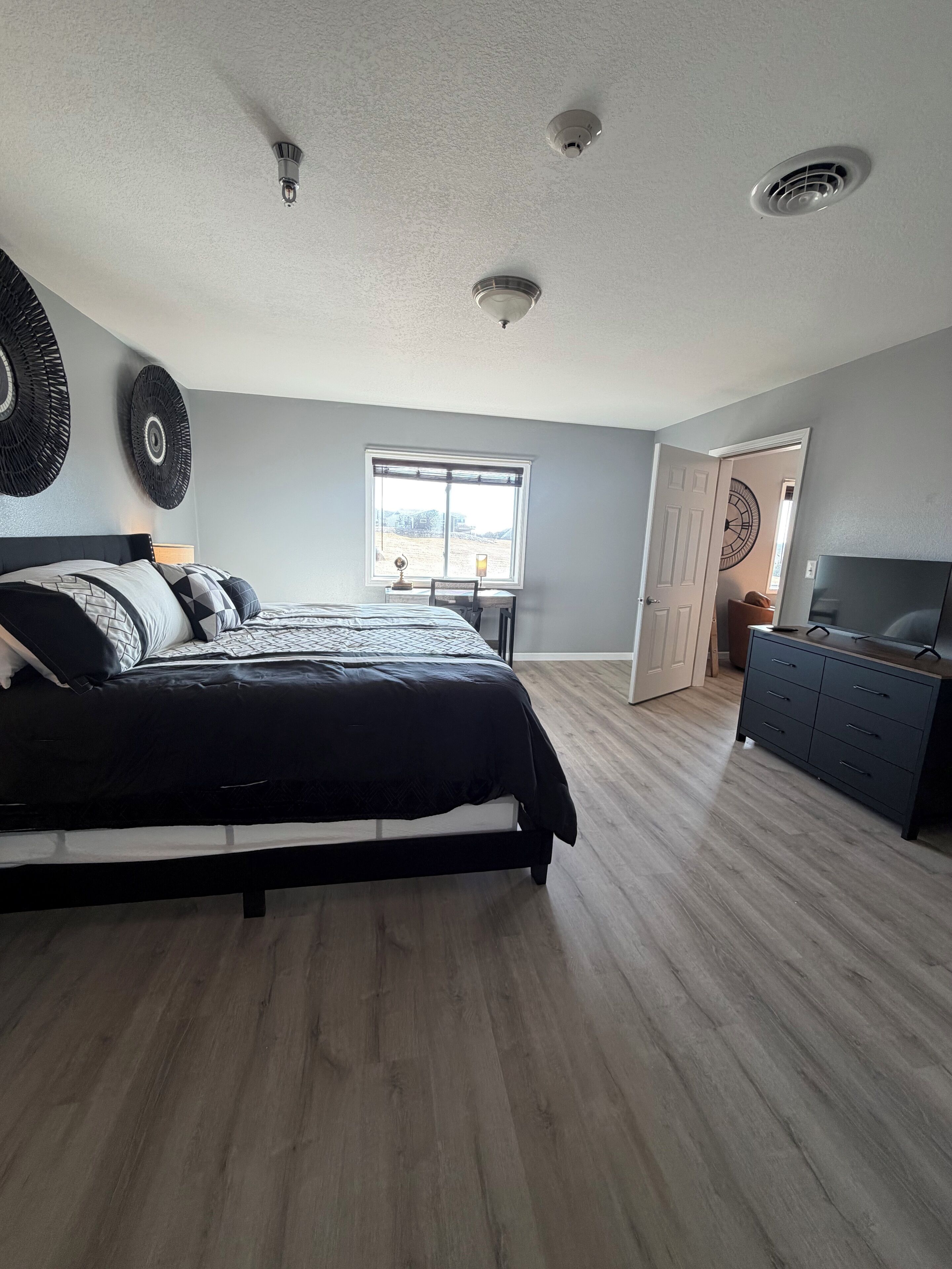 Strykjärn/strykbräda, wi-fi och sängkläder