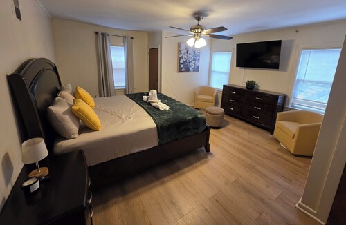 Rustic 3 Bedroom Family Retreat in Mount Vernon, NY near metro north & highways