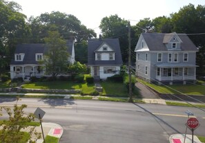 Exterior - Rustic 3 Bedroom Family Retreat in Mount Vernon, NY near metro north & highways (Mount Vernon)