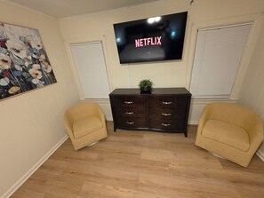 Interior - Rustic 3 Bedroom Family Retreat in Mount Vernon, NY near metro north & highways (Mount Vernon)