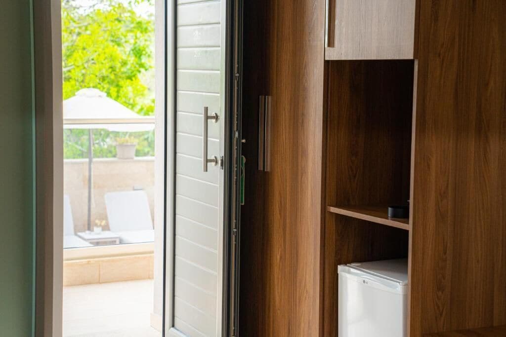 Quarto standard, sacada | Parte interna