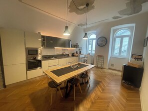 Fridge, microwave, oven, stovetop - House 1826 in the Marine Heart of Trieste (Trieste)