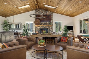 Smart TV, fireplace, books, stereo