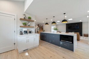 Interior - The Modern Oak 
Lux Getaway
Steps from Journeyman (Three Oaks)