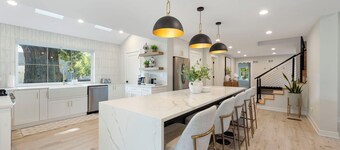 The Modern Oak
Lux Getaway
Steps from Journeyman