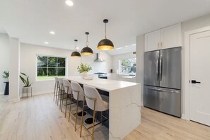 Private kitchen - The Modern Oak 
Lux Getaway
Steps from Journeyman (Three Oaks)