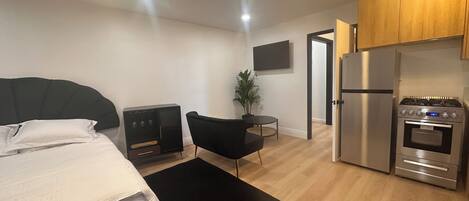 1 habitación, tabla de planchar con plancha, wifi y ropa de cama