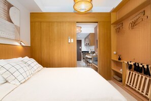1 bedroom, desk, iron/ironing board, WiFi - Brand New Japandi - Modern 1 BR Walk to MOA (Pasay City)