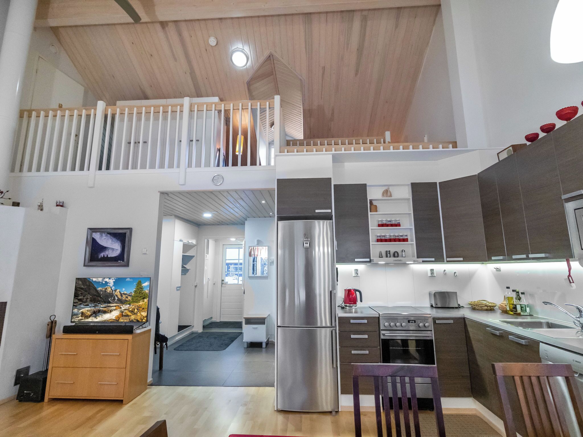 Fridge, microwave, dishwasher, cookware/dishes/utensils