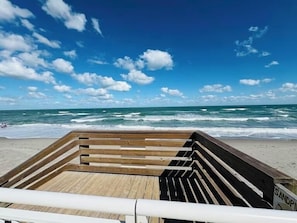 Beach - Direct Oceanfront Condo & lg balcony. All new & unbeatable views from every rm! (Satellite Beach)