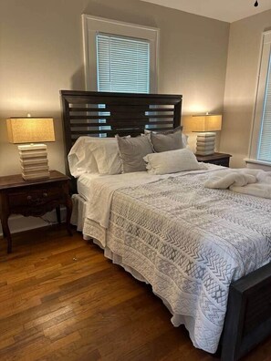 2 chambres, fer et planche à repasser, Wi-Fi, draps fournis