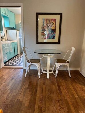 Dining - Three Queens Entire House (3) Beds (Amarillo)