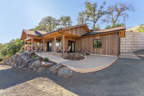 Exterior - The Cliff House also serves as a guest house for additional rental for Overlook (Roseburg)