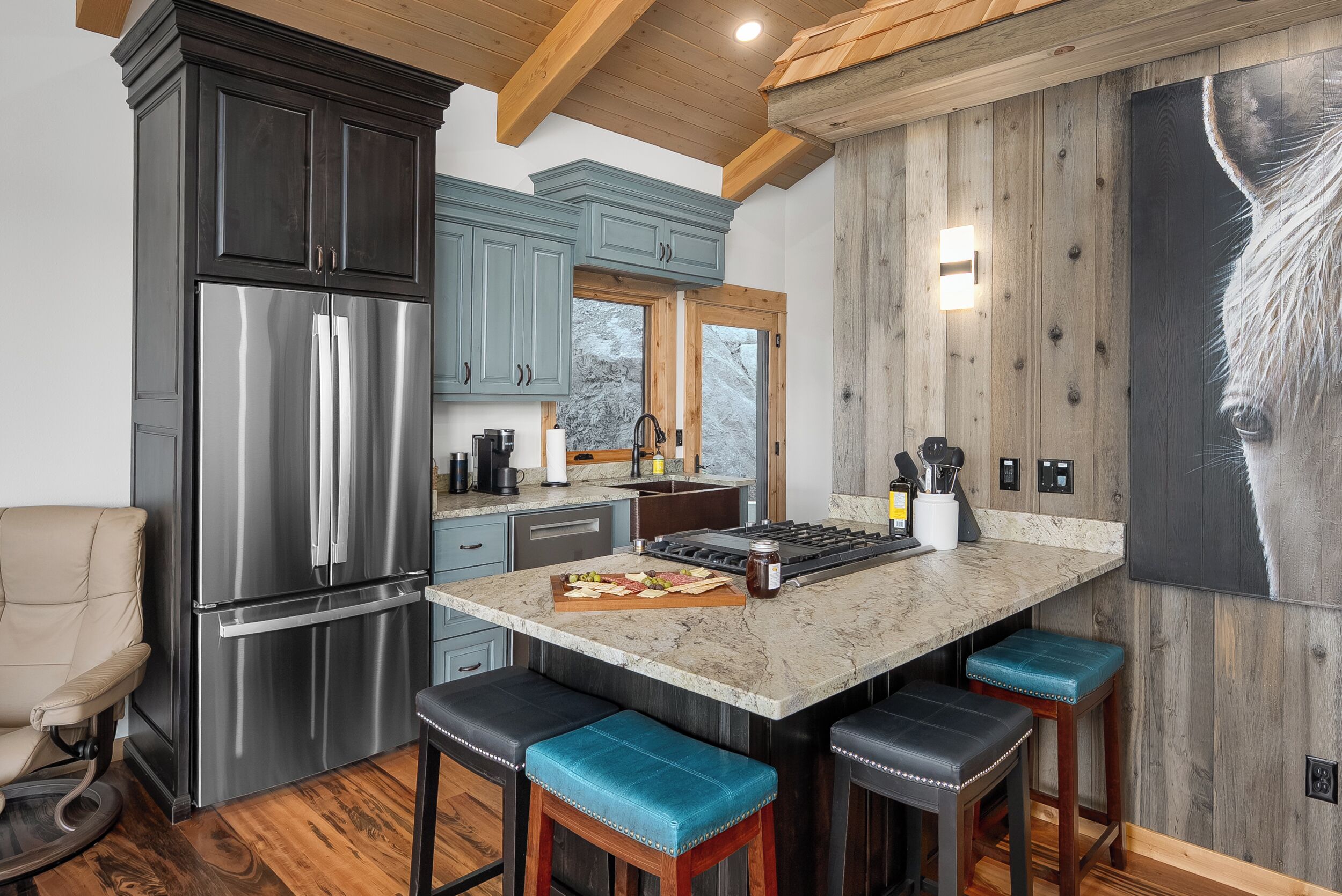 Frigorifero, microonde, forno, piano cottura