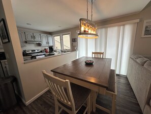 Dining - Cozy updated 4 bdrm, centrally located, WI-FI, Pet Friendly (Galena)