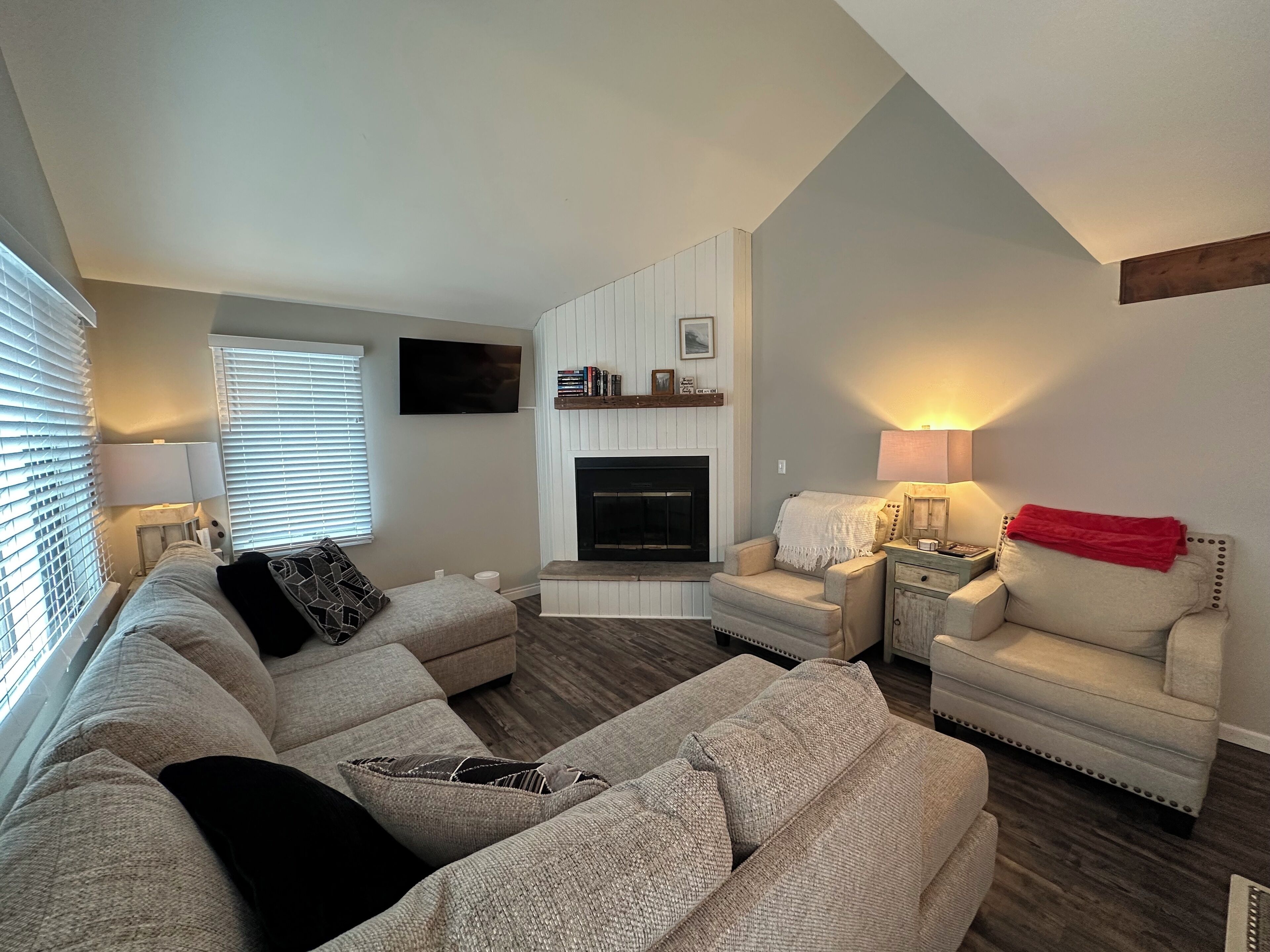 Cozy Updated 4 Bdrm, Centrally Located, Wi-fi, Pet Friendly - Galena, IL