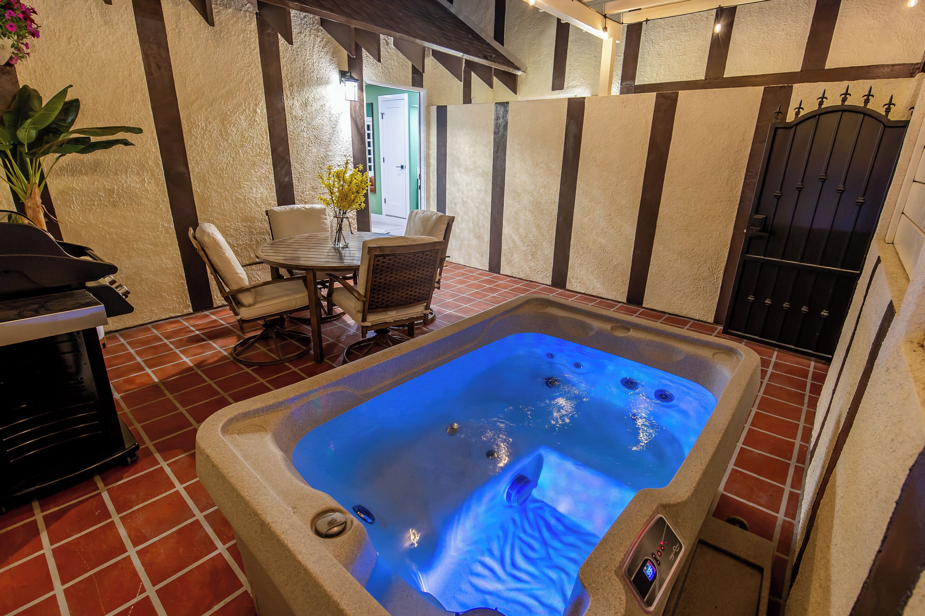 Indoor spa tub