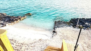 Plage, chaises longues, serviettes de plage