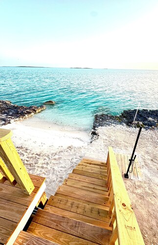 Pool, Beach, kayaks, great snorkeling, calm side of the island, 