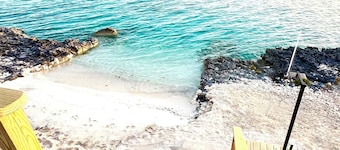 Pool, Beach, kayaks, great snorkeling, calm side of the island,