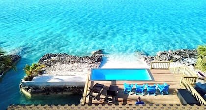 NEW LISTING Beachfront with Pool, Beach & Kayaks