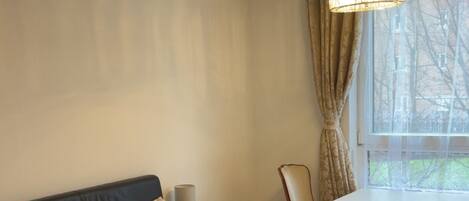 1 間睡房、熨斗/熨衫板、床單