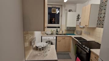 Kjøleskap, mikrobølgeovn, ovn og oppvaskmaskin