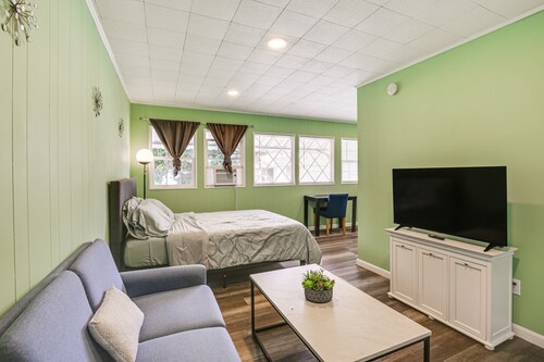 Welcome to - a private retreat Studio in San Diego.  The Rhoades!