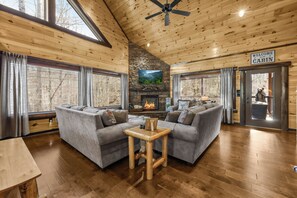 Smart TV, fireplace, video games, books - Spacious Smoky Mountain cabin with fire pit, hot tub, and game room (Sevierville)