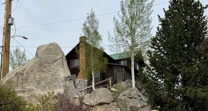 Historic 1910 Lodge - Rustic Charm - Steps to Beach and Town - Screened Porch
