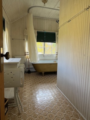 Hair dryer, towels, soap, toilet paper - Historic Lodge Steps from Grand Lake - Rustic Charm and Perfect Location (Grand Lake)