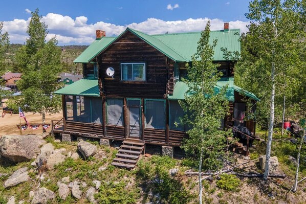 Exterior - Historic Lodge Steps from Grand Lake - Rustic Charm and Perfect Location (Grand Lake)